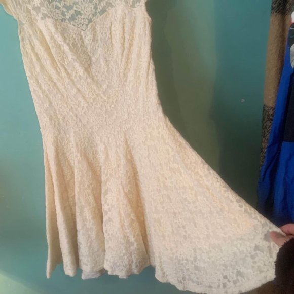 LACE GUESS DRESS - Picture 3 of 5